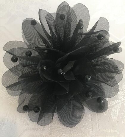 Заколка-брошь Цветок черный